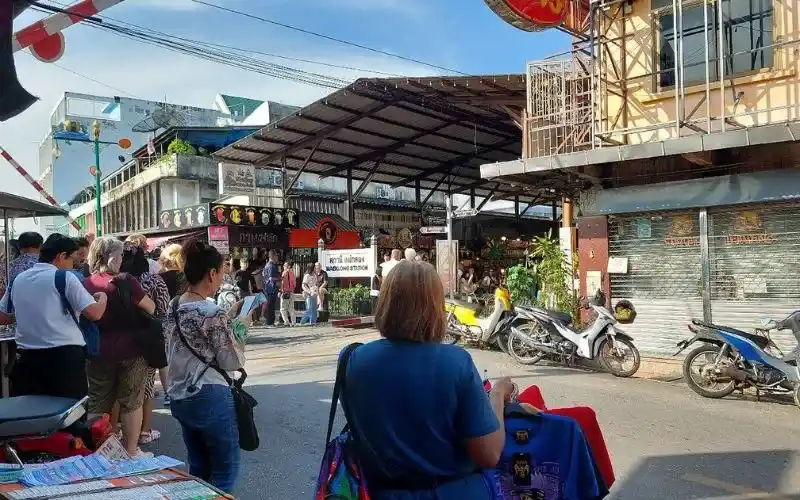 Visitantes têm várias opções para chegar ao mercado