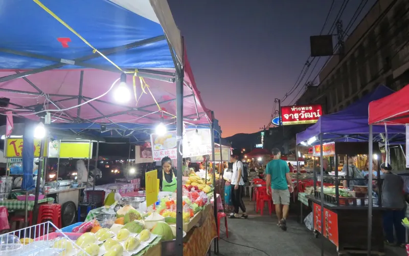 Mercado Chang Puak é ótimo para pratos locais