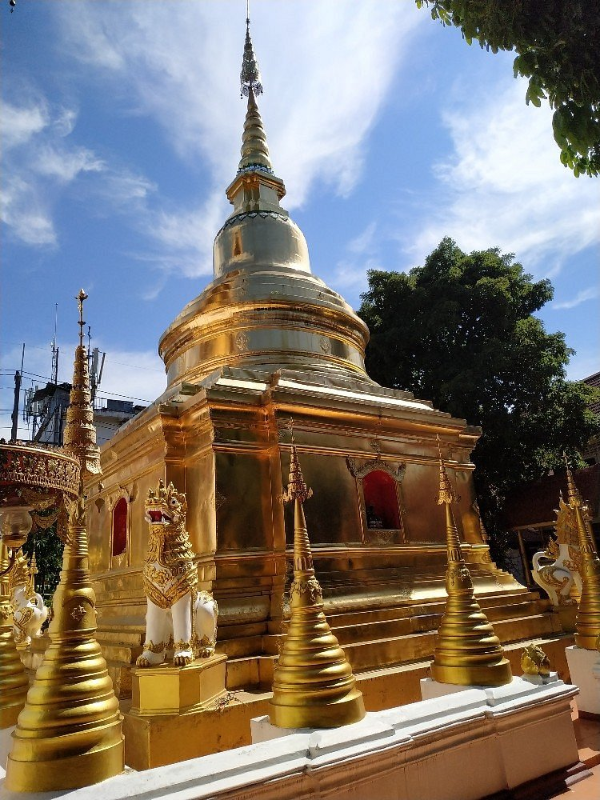 O Golden Chedi de Wat Phra Singh Chiang Rai