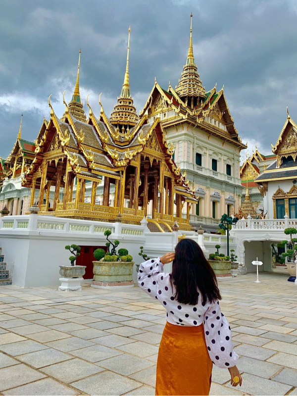 women in grand palace bangkok