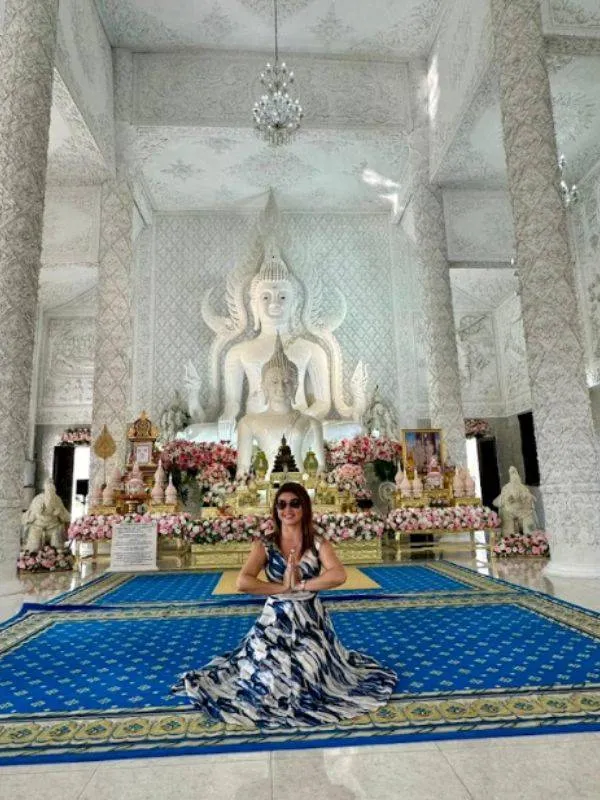 O salão principal do Wat Rong Khun