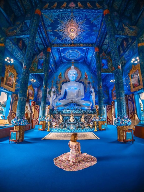 Salão principal do Templo Azul: decoração azul e dourada