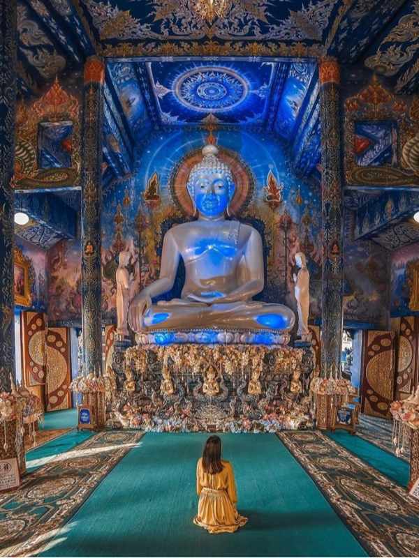 Os murais de Wat Rong Suea Ten retratam a vida de Buda