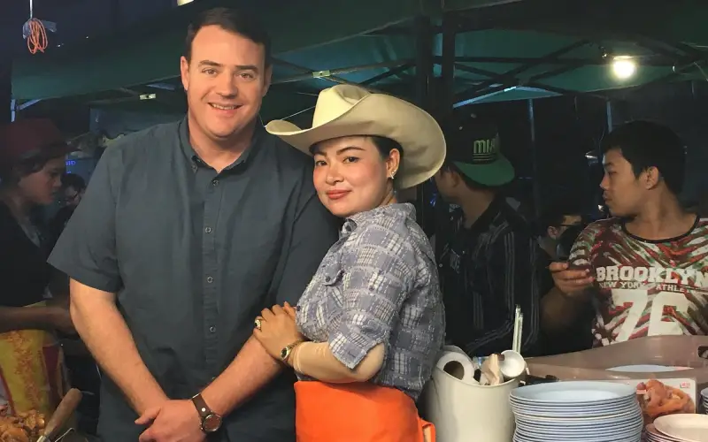 Visitantes gostam de foto com chef do Khao Kha Moo