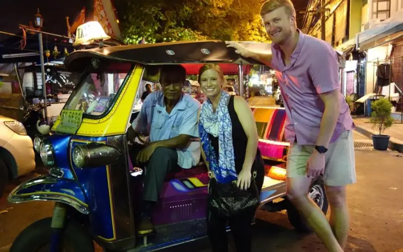 Tuk-tuk noturno revela Chiang Mai mágico