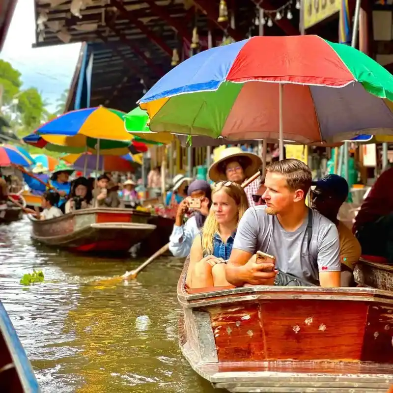 Além de Mae Klong visite o Mercado Flutuante Damnoen