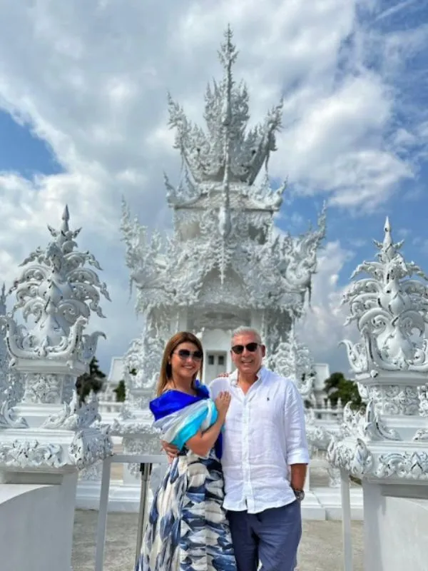Viva a arte e a espiritualidade de Wat Rong Khun