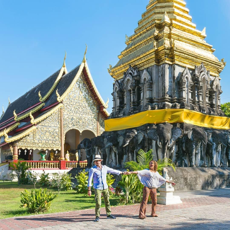 Wat Chedi Luang pagode antiga símbolo da herança Lanna e do Buda de Esmeralda