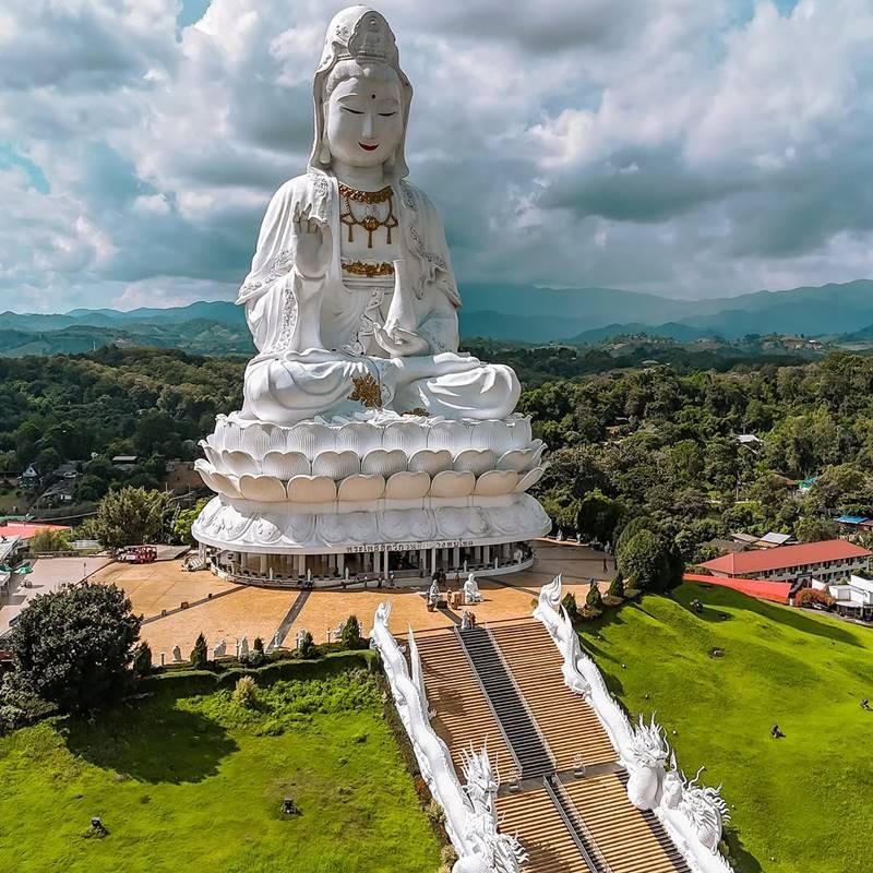 Wat Huay Pla Kang tem uma estátua gigante de Guanyin