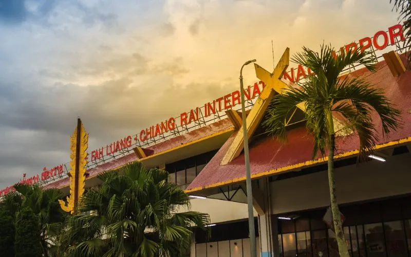 O Wat Rong Khun está a cerca de 21 km do Aeroporto Mae Fah Luang-Chiang Rai