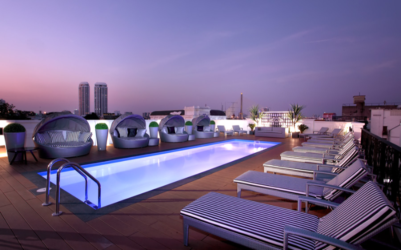 A Villa De Khaosan by Chillax possui uma linda e relaxante piscina