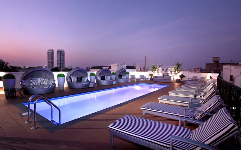 A Villa De Khaosan by Chillax possui uma linda e relaxante piscina