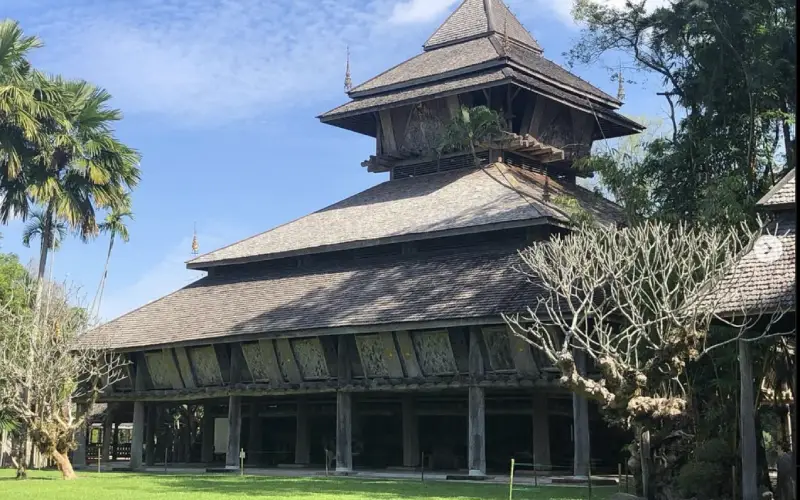 Visitantes desfrutam da paz no parque