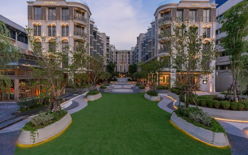 The Salil Hotel é elegante e tranquilo à beira do rio