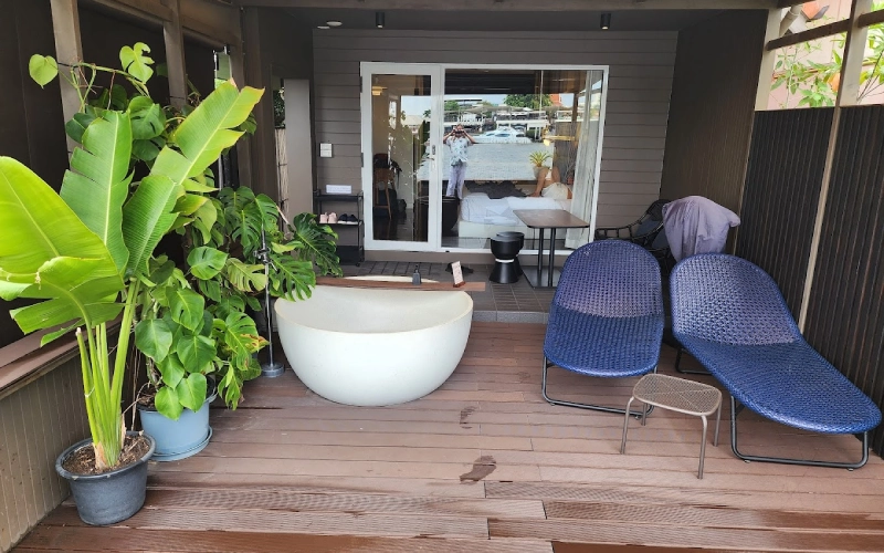 Baan Wanglang tem charme e hospitalidade à beira do rio