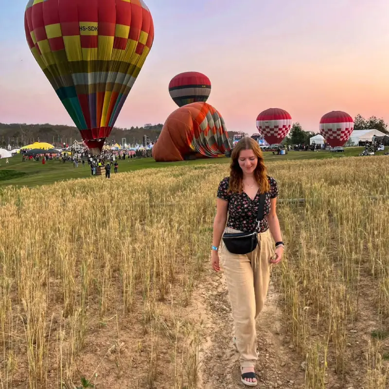 Pose com balões para lembrança inesquecível