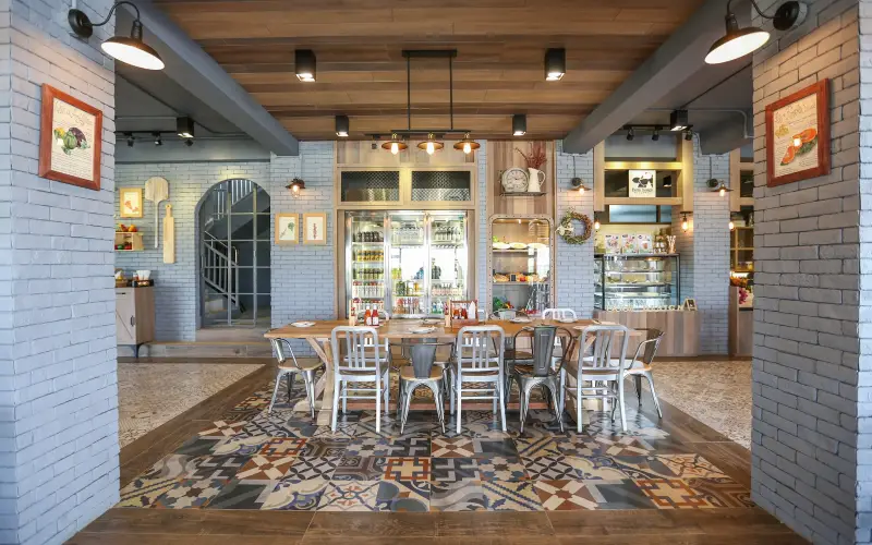 Barnhouse Pizzaria tem ambiente espaçoso e acolhedor