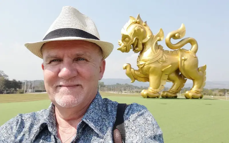 Tire foto com o icônico Leão Dourado