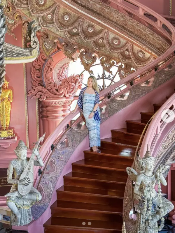 Museu Erawan atrai com fachada rosa única