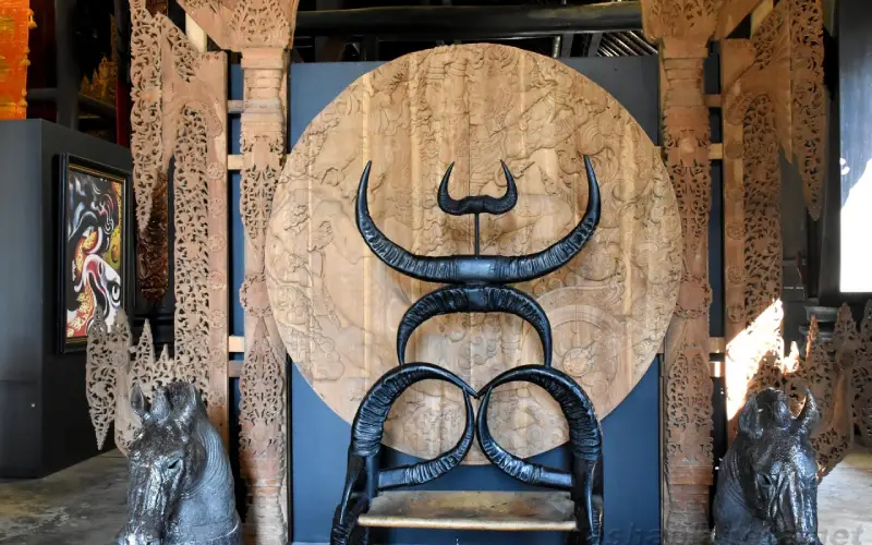 Cada peça revela arte, espiritualidade e condição humana