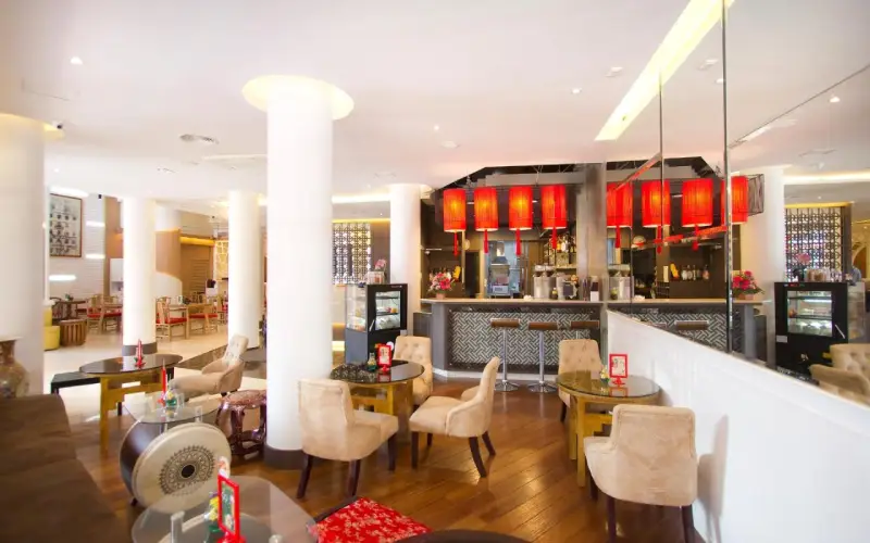 Chinatown Hotel oferece conforto com charme local