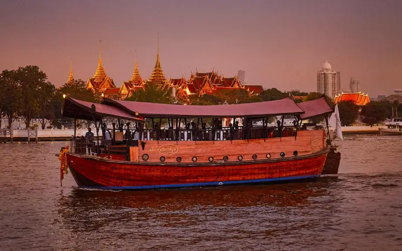 Manohra guia jantar à vela com cultura tailandesa
