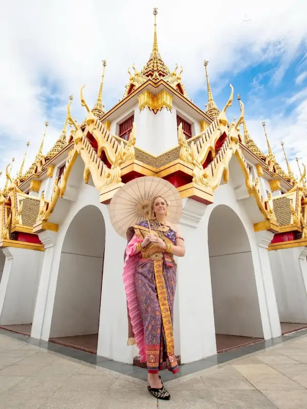 Tire fotos com as 37 torres simbólicas da iluminação