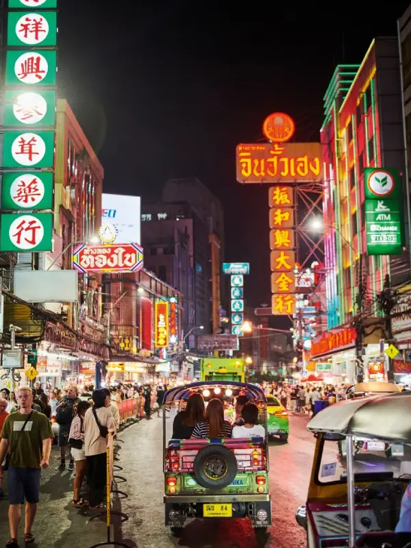 Vida noturna de Bangkok tem bares e clubes vibrantes