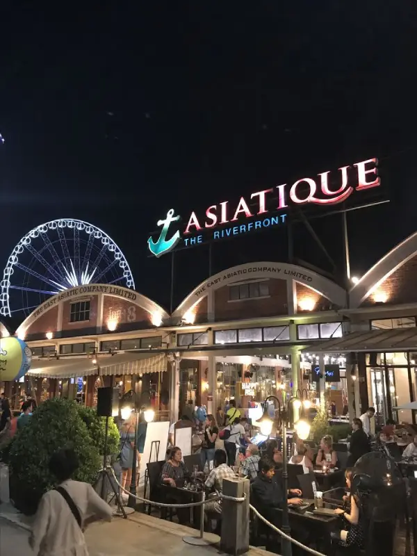 ASIATIQUE é shopping aberto com experiência vibrante