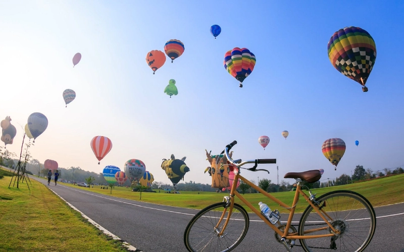Visitantes fazem passeios a cavalo, bike e mais