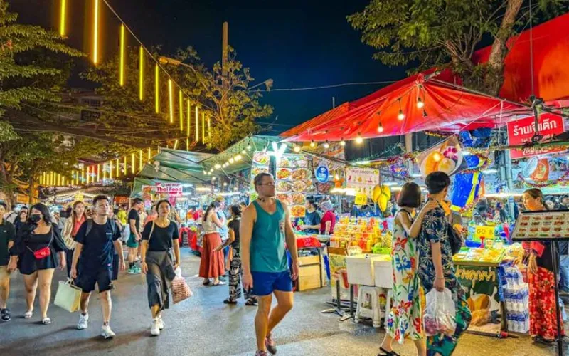 Mercado Chatuchak tem 15.000 barracas impressionantes
