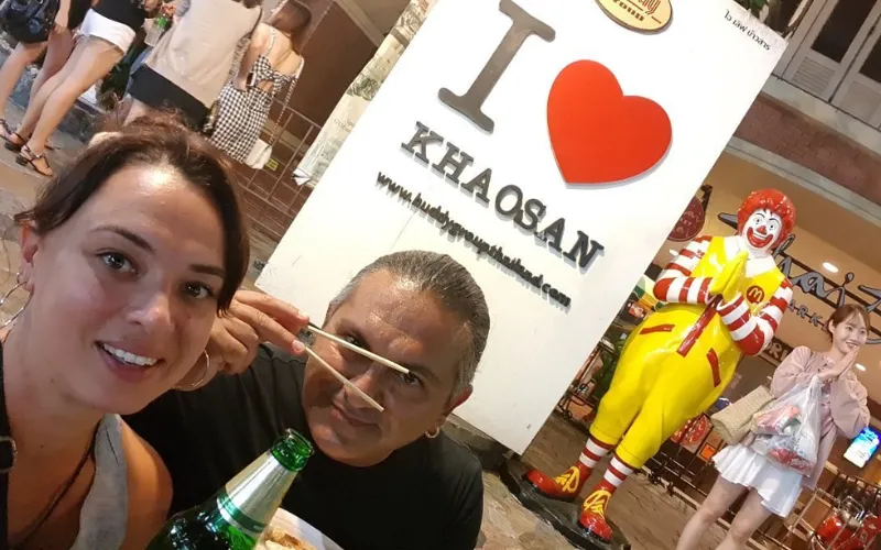 Combine petiscos e cerveja e viva como um morador local