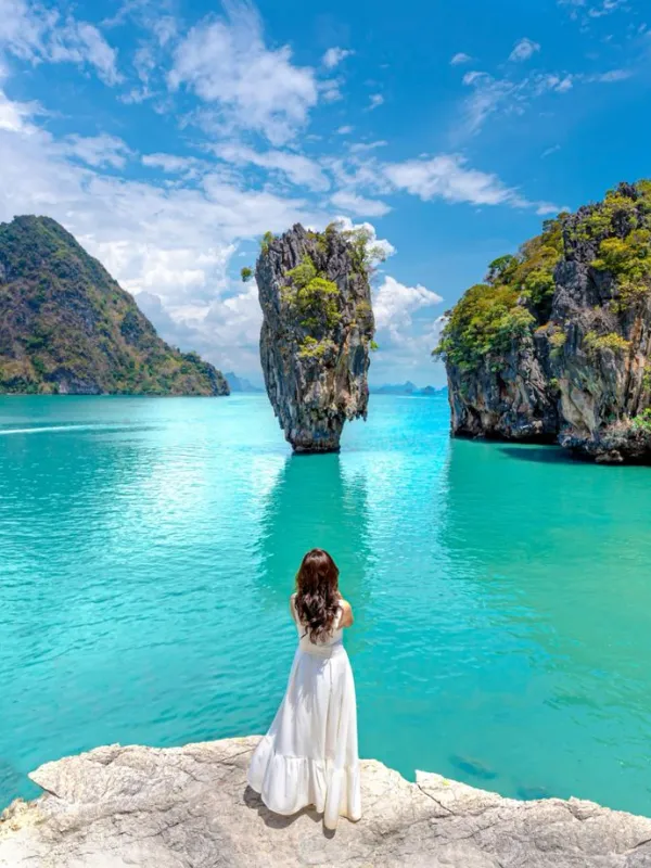 Ilha James Bond é marco famoso na Baía Phang Nga