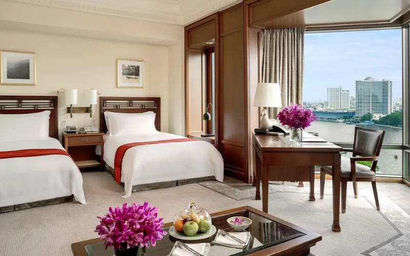 The Peninsula Bangkok tem luxo e vista panorâmica no rio