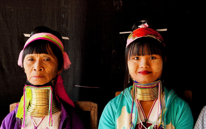 Giraffe Women Village apoia indígenas via turismo