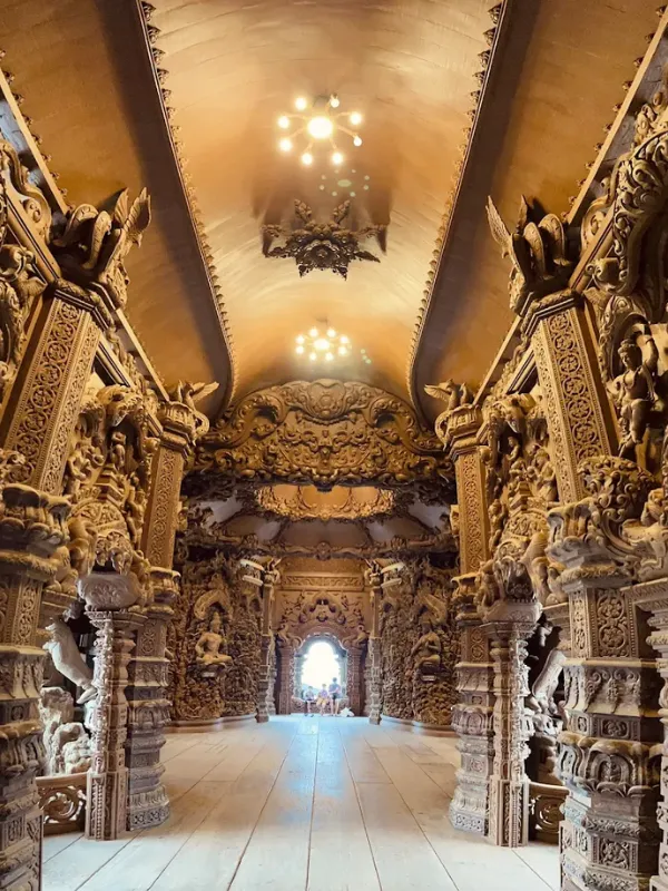 Santuário da Verdade é museu inacabado em Pattaya