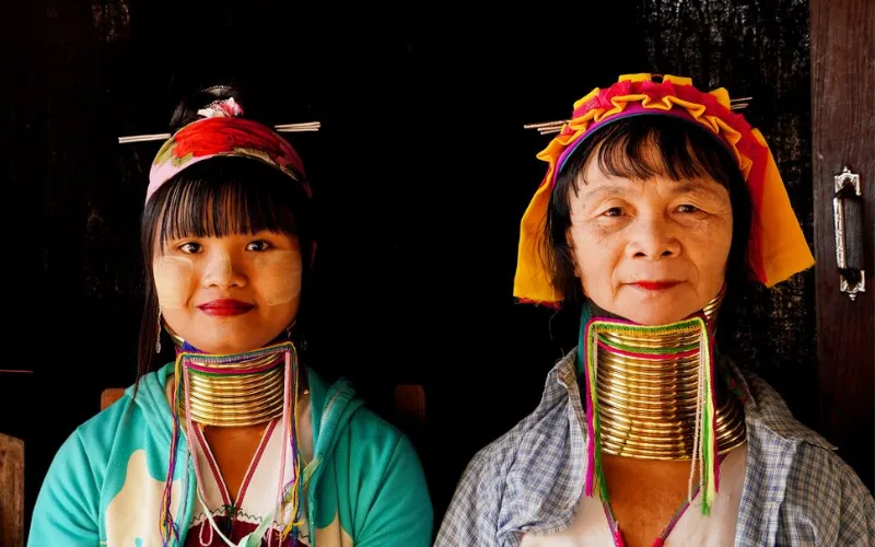 Giraffe Women Village apoia indígenas via turismo