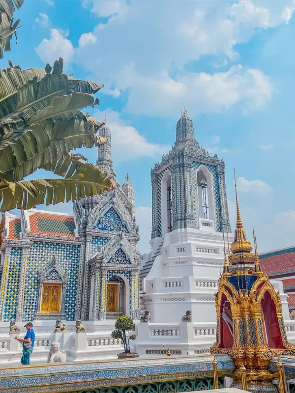 Wat Phra Kaew tem bela arquitetura e Buda de Esmeralda