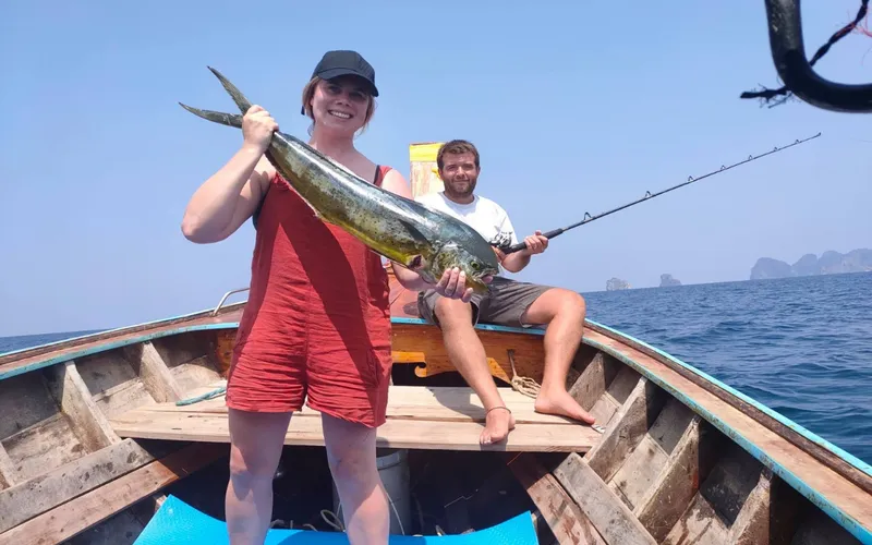 Conheça o dia a dia dos pescadores locais da ilha