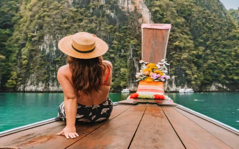 Ficar na ilha permite explorar Phi Phi no seu próprio ritmo
