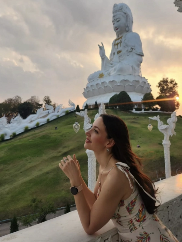 Fim de tarde transforma o templo em cenário perfeito