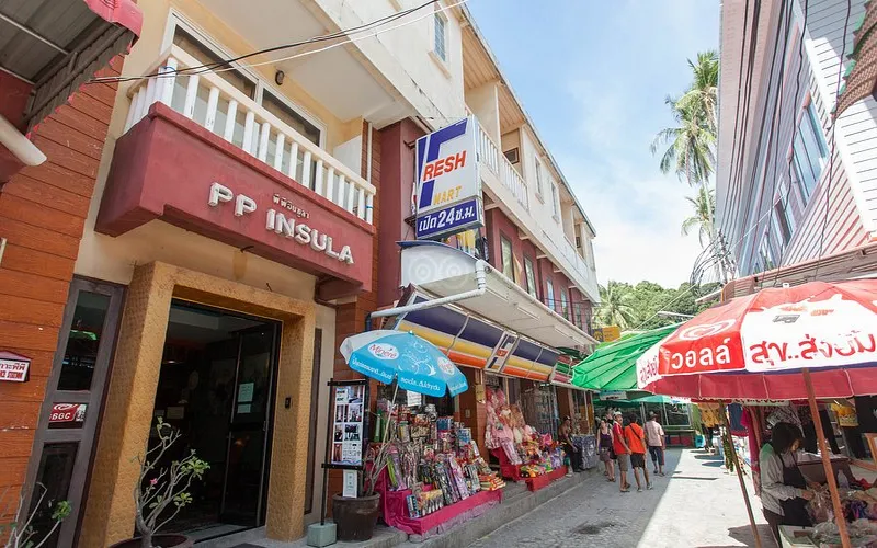 Hospedar-se em Tonsai é ideal para curtir comércios locais