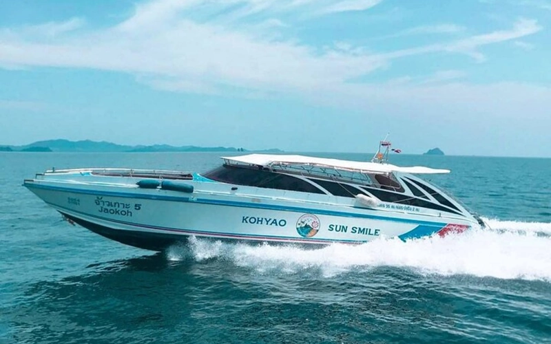 Lanchas ligam Ao Nang a Phi Phi com velocidade e estilo