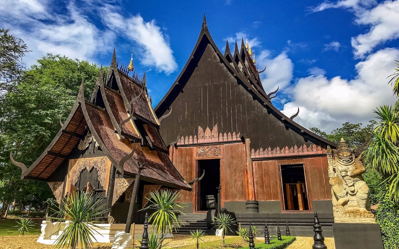 Museu Baan Dam fica a poucos minutos do Wat Huay Pla Kang