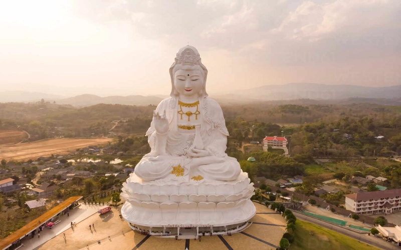 Olhos de Guanyin transmitem paz a quem se aproxima