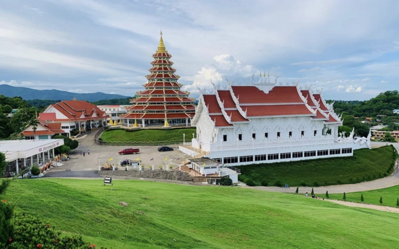 Pagode se destaca com forma única e piramidal