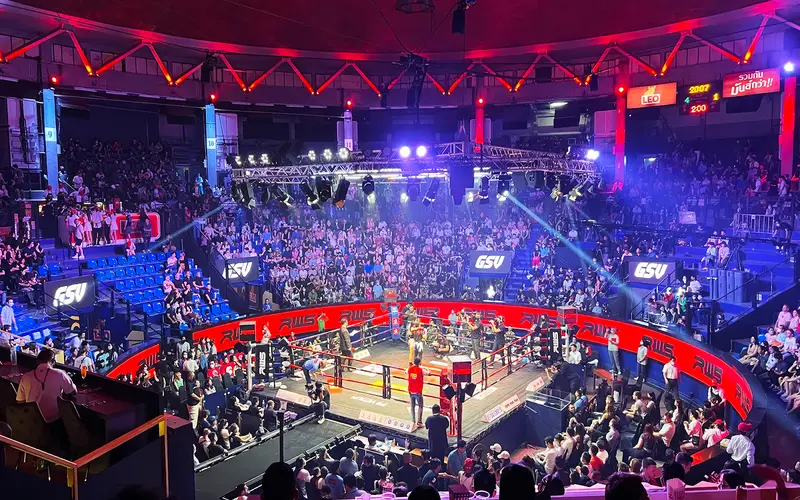 Sinta a emoção do Muay Thai à noite no Rajadamnern