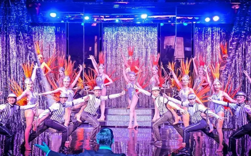 Calypso Cabaret brilha com dança e fantasia
