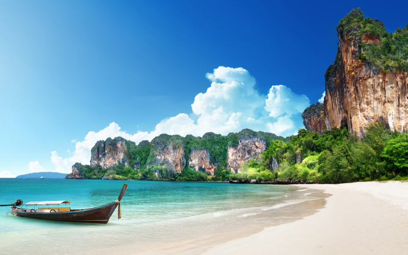 Phuket e Krabi encantam com águas azuis e praias ao sol