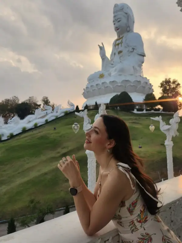 Fim de tarde transforma o templo em cenário perfeito